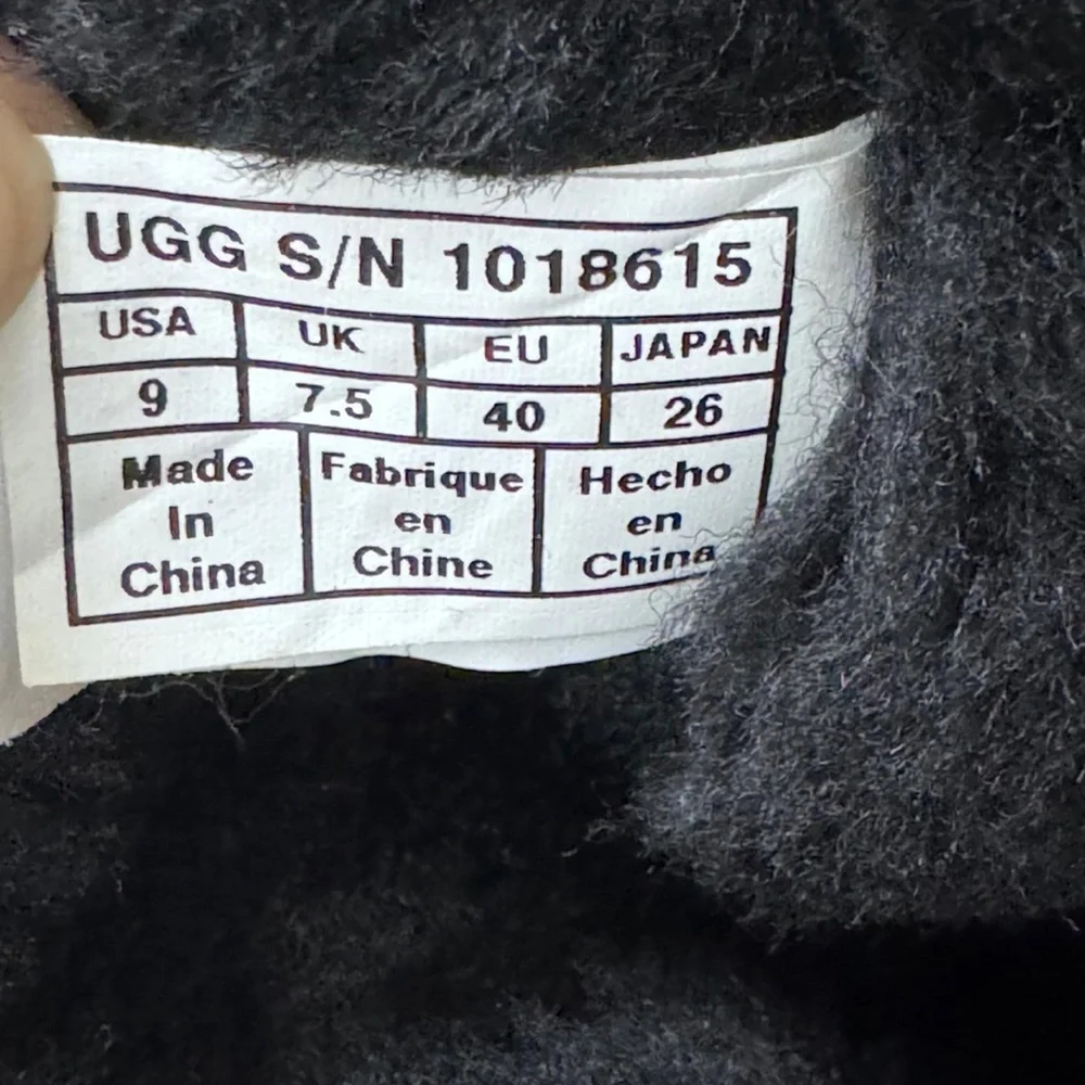 UGG Classic Low Boots w Embroidery #1018615 - Rare! Size 9‎